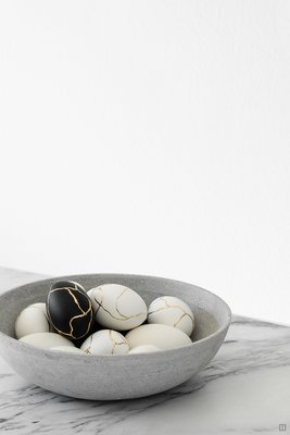 diy-fake-kintsugi-ostereier-bemalen-edel-minimalistisch-ostern-mal-anders.jpg